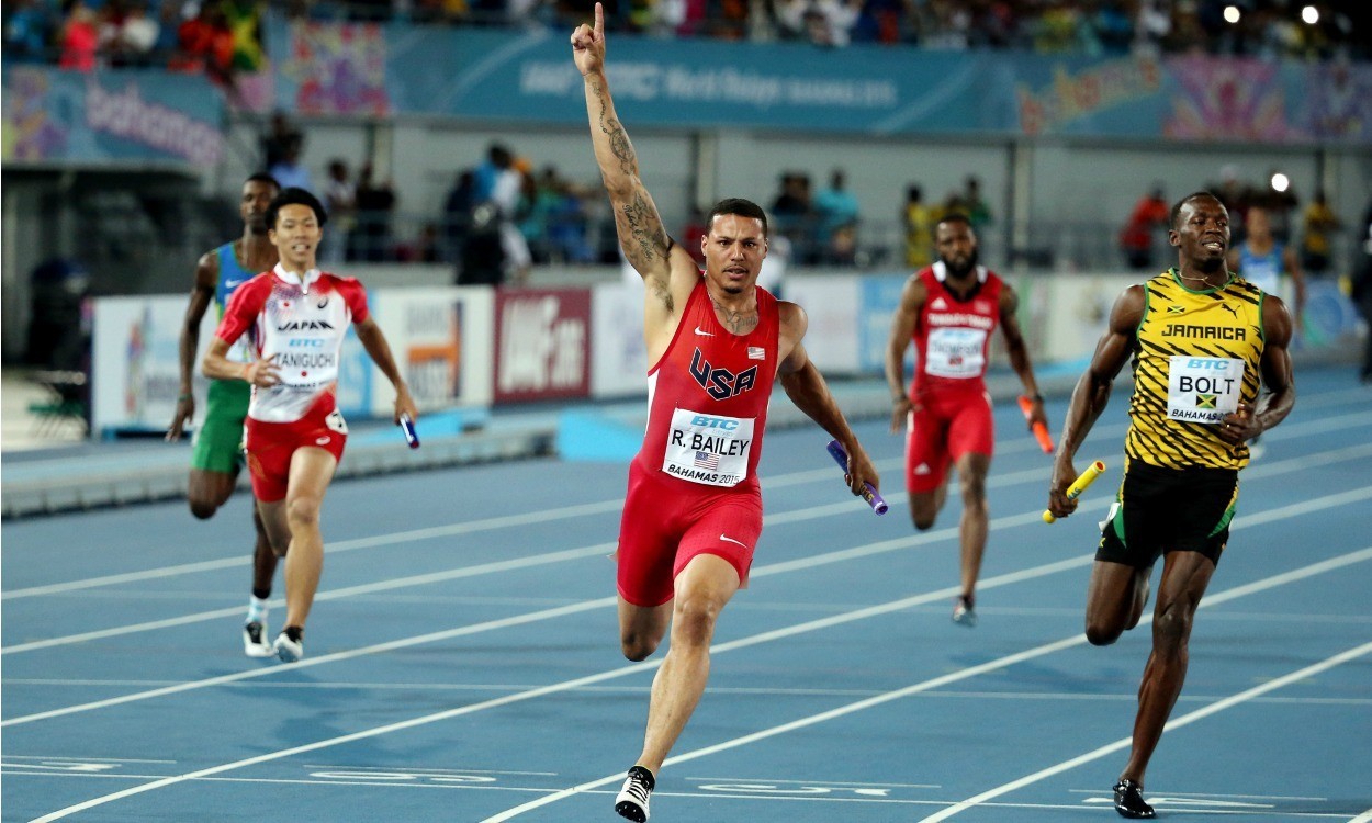 Ryan Bailey celebrates winning the men's 4x100m from Jamaica