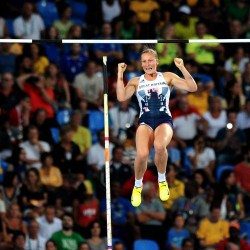 Holly Bradshaw breaks British outdoor pole vault record