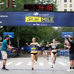 Jenny Simpson beats Laura Muir in 5th Ave Mile