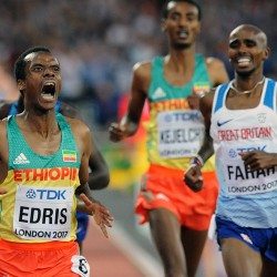 Mo Farah forced to settle for silver in world 5000m
