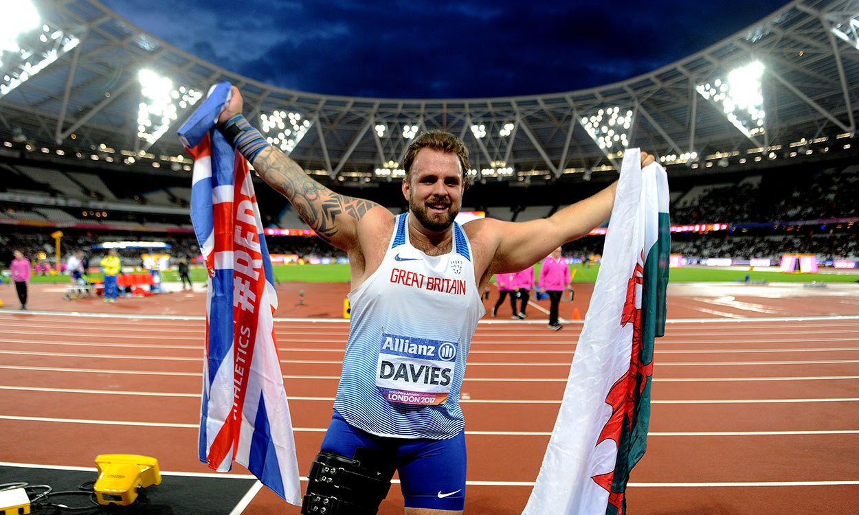 Aled Davies smashes world F42 shot put record in London