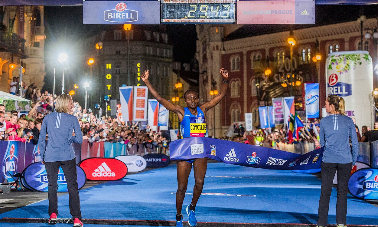 Joyciline Jepkosgei smashes world 10km record in Prague