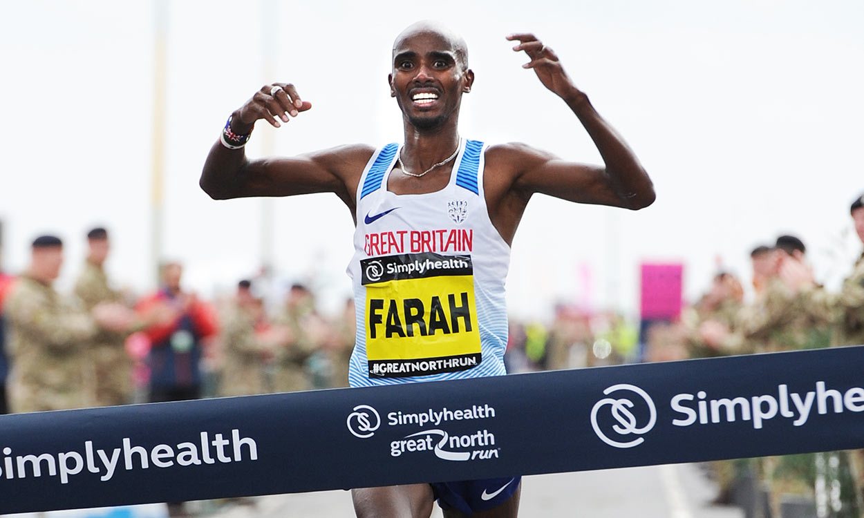 Mo Farah aiming for high five at Simplyhealth Great North Run