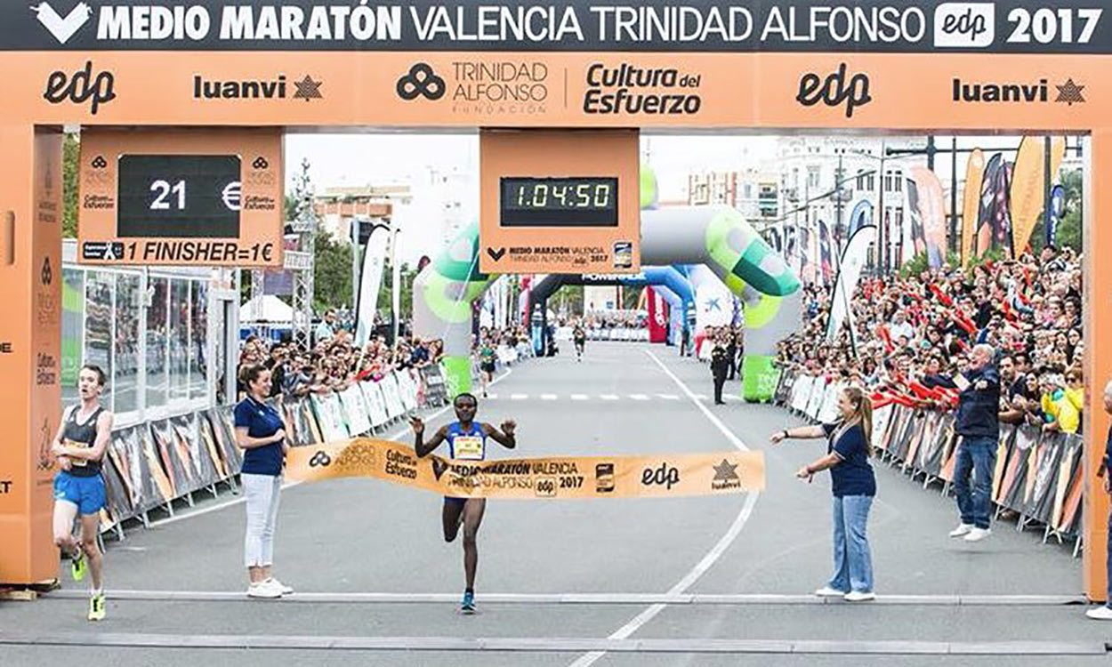 Joyciline Jepkosgei breaks world half-marathon record in Valencia