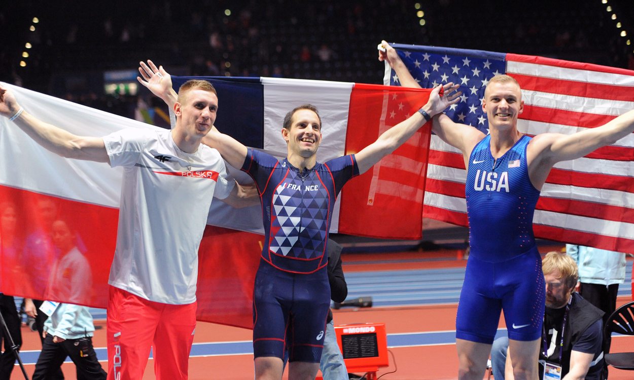 Renaud Lavillenie poles apart at World Indoors