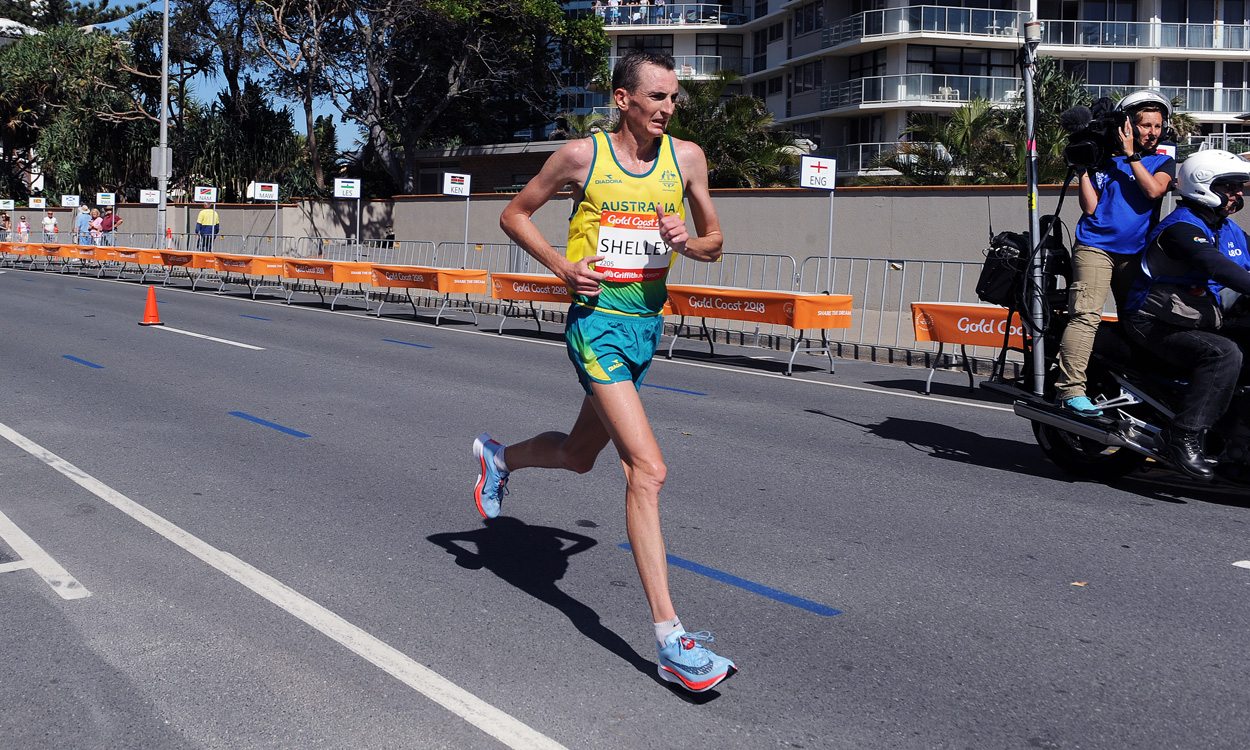 Michael Shelley wins Commonwealth marathon as Callum Hawkins suffers collapse